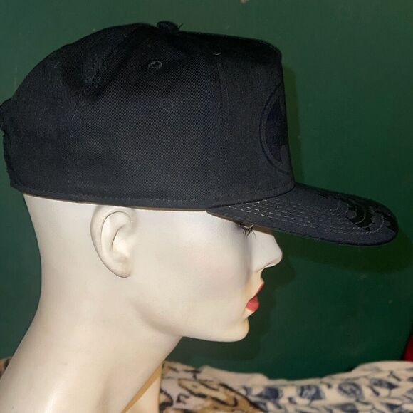 Batman Black w/Ghost Bats SnapBack Hat DC Comics Gotham Youth OSFM New - Picture 3 of 11